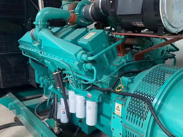 丰县更换100kW柴油发电机组机油时，需要注意哪些事项？